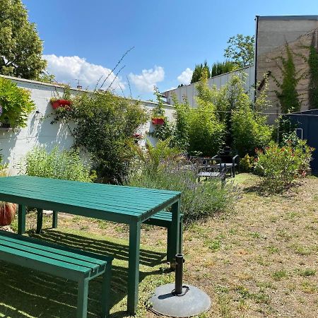 Bed and Breakfast Cote Court Л'Иль-сюр-ла-Сорг Экстерьер фото