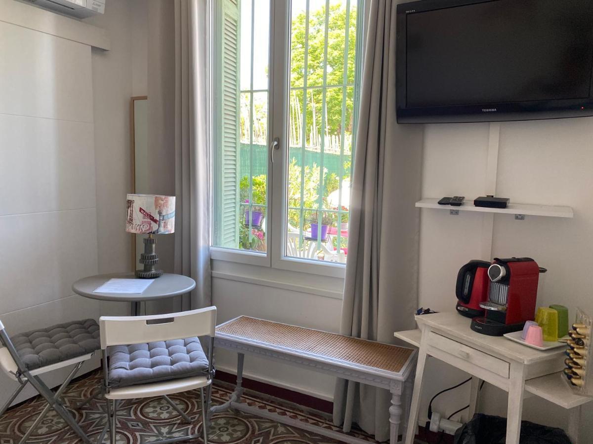 Bed and Breakfast Cote Court Л'Иль-сюр-ла-Сорг Экстерьер фото