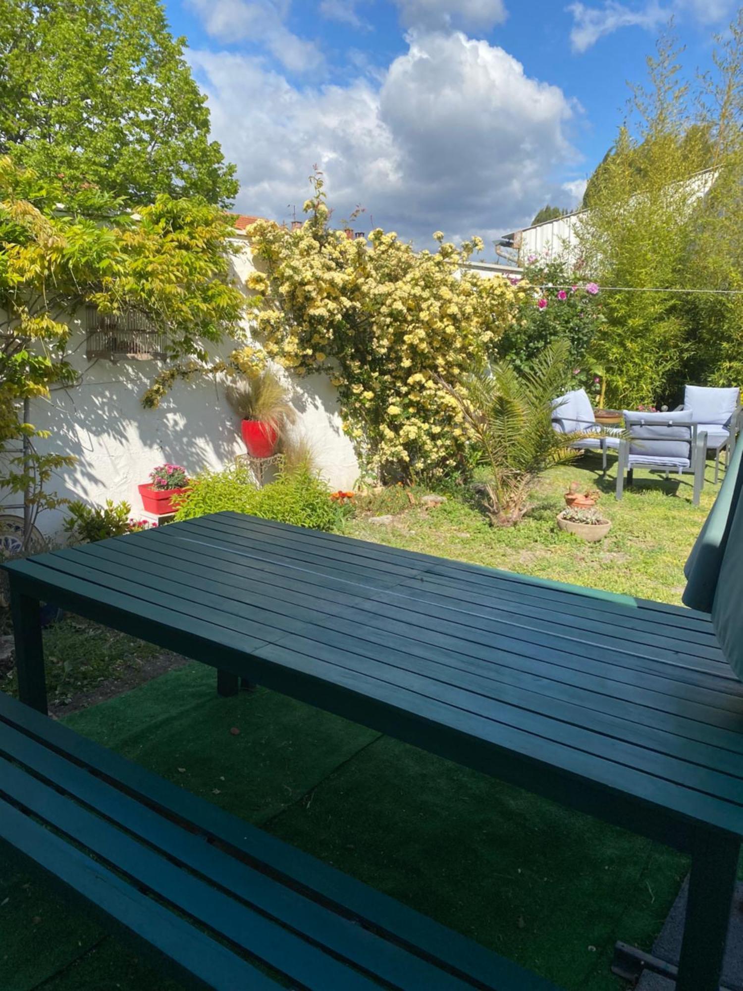 Bed and Breakfast Cote Court Л'Иль-сюр-ла-Сорг Экстерьер фото